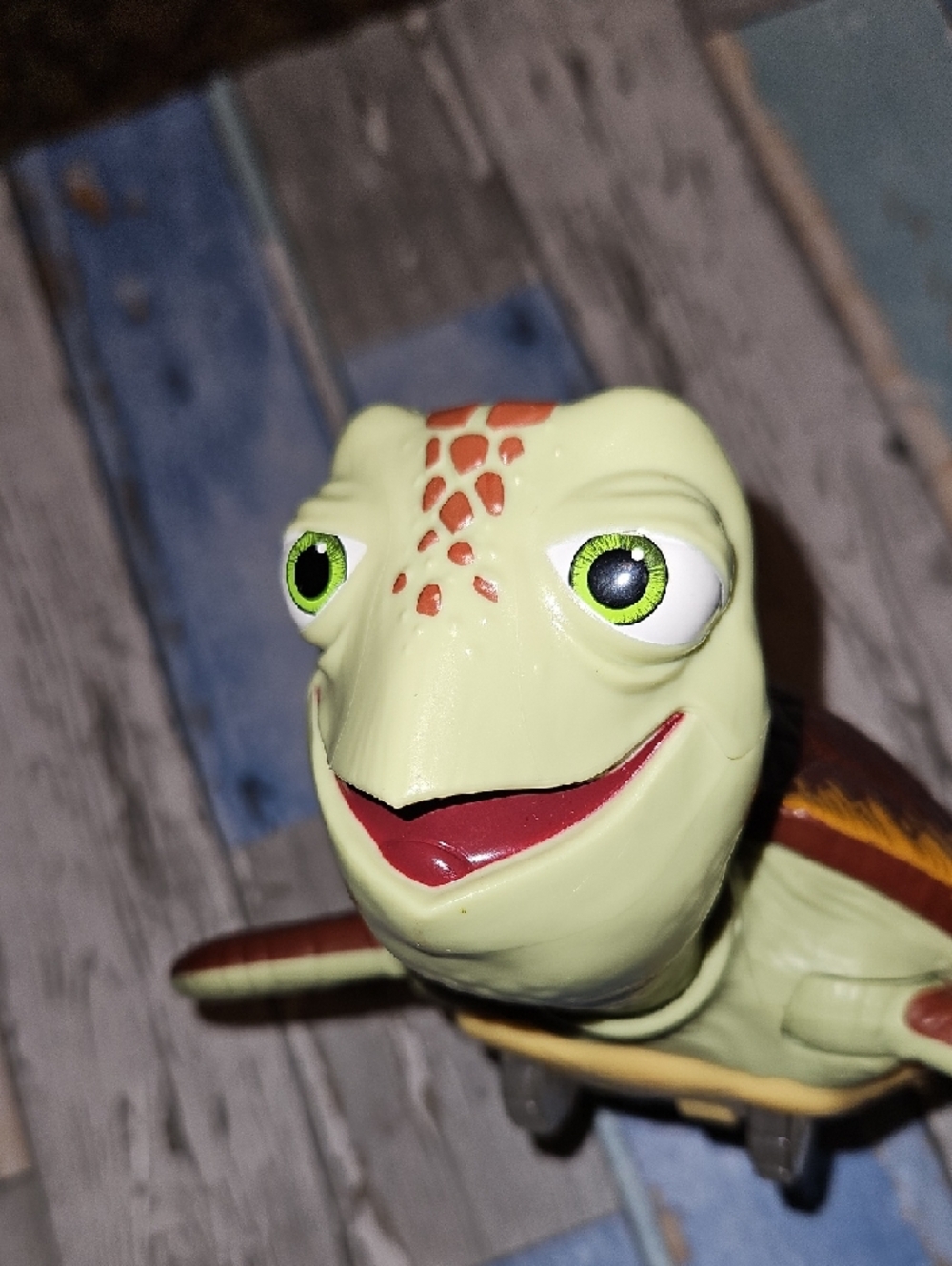 Mattel Finding Nemo "Crush" Sea Turtle Action Talking Figure - Picture 7 of 9